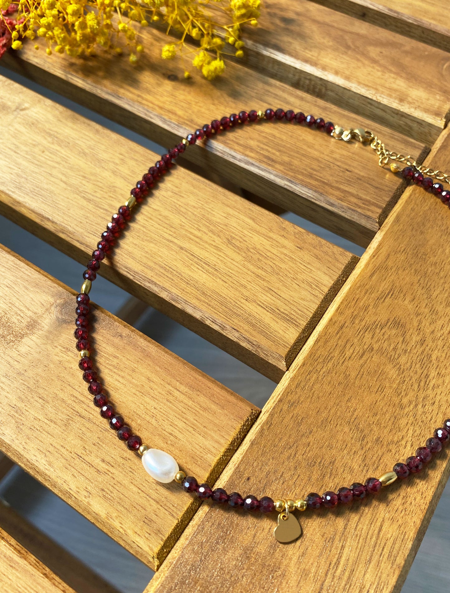 Naturstein Halskette mit kleinem Herz-Anhänger | Handgefertigt, Edelstahl & Naturstein